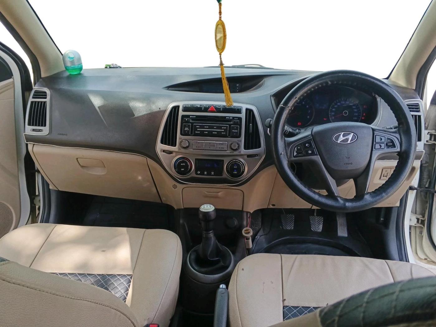 2014 Hyundai i20 ASTA 1.2, Petrol, Manual, 79,801 km, interior