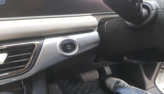 2024 Mahindra XUV700 AX 7 P AT 7 STR, Petrol, Automatic, 15,081 km, interior