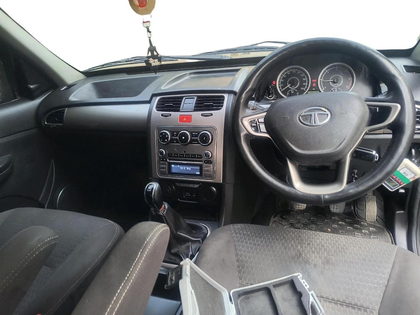 2016 Tata Safari Storme 2.2 EX 4X2, Diesel, Manual, 1,45,334 km, interior