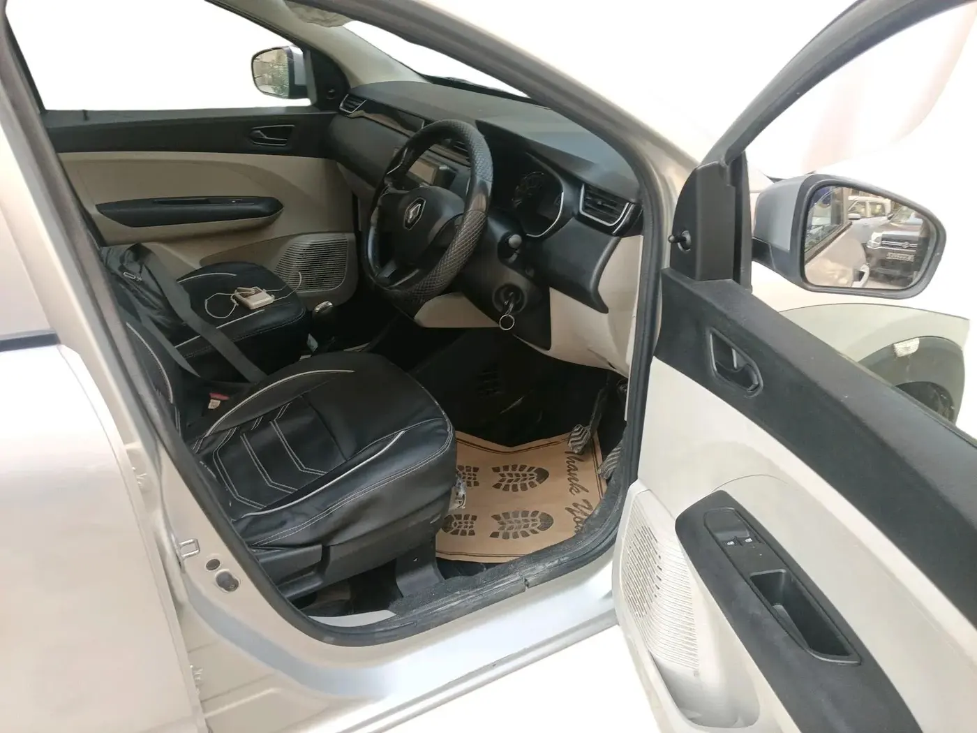 2020 Renault TRIBER RXL AMT, Petrol, Automatic, 60,754 km, interior