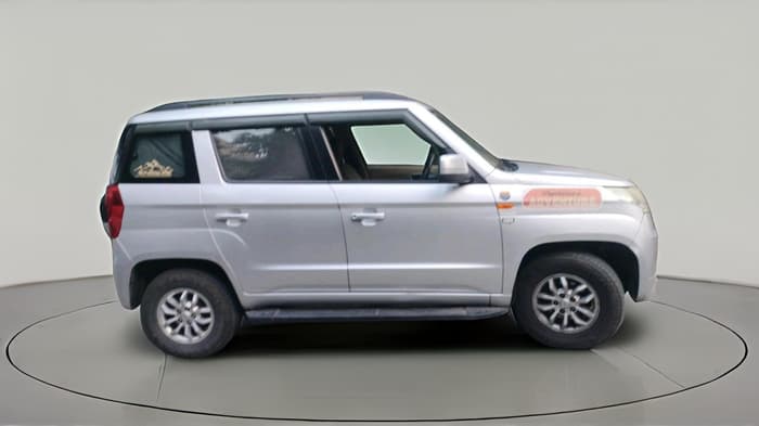 2017 Mahindra TUV300 T8, Diesel, Manual, 1,27,351 km, exterior
