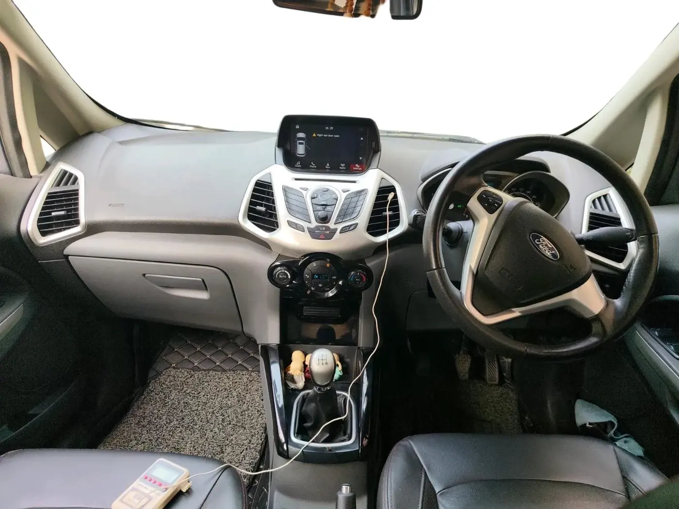 2017 Ford Ecosport TITANIUM+ 1.0L ECOBOOST, Petrol, Manual, 49,024 km, interior