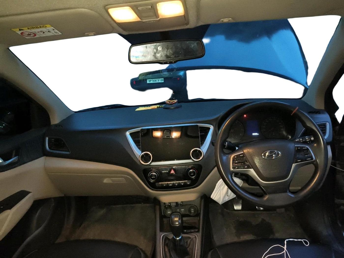 2017 Hyundai Verna 1.6 VTVT SX, Petrol, Manual, 1,00,305 km, interior
