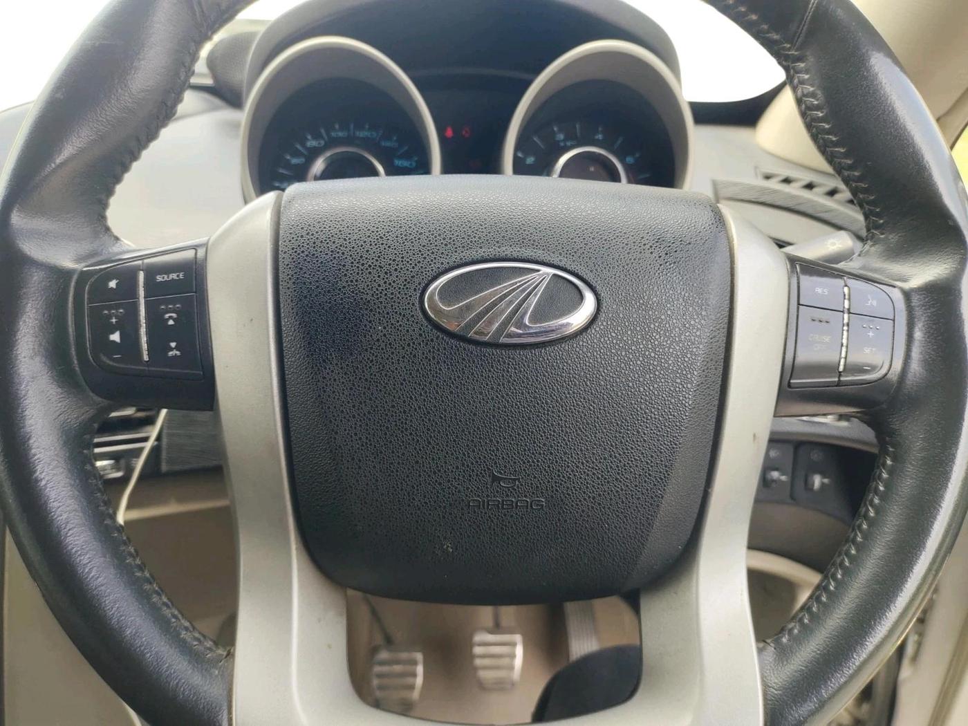 2016 Mahindra XUV500 W10, Diesel, Manual, 1,03,344 km, interior