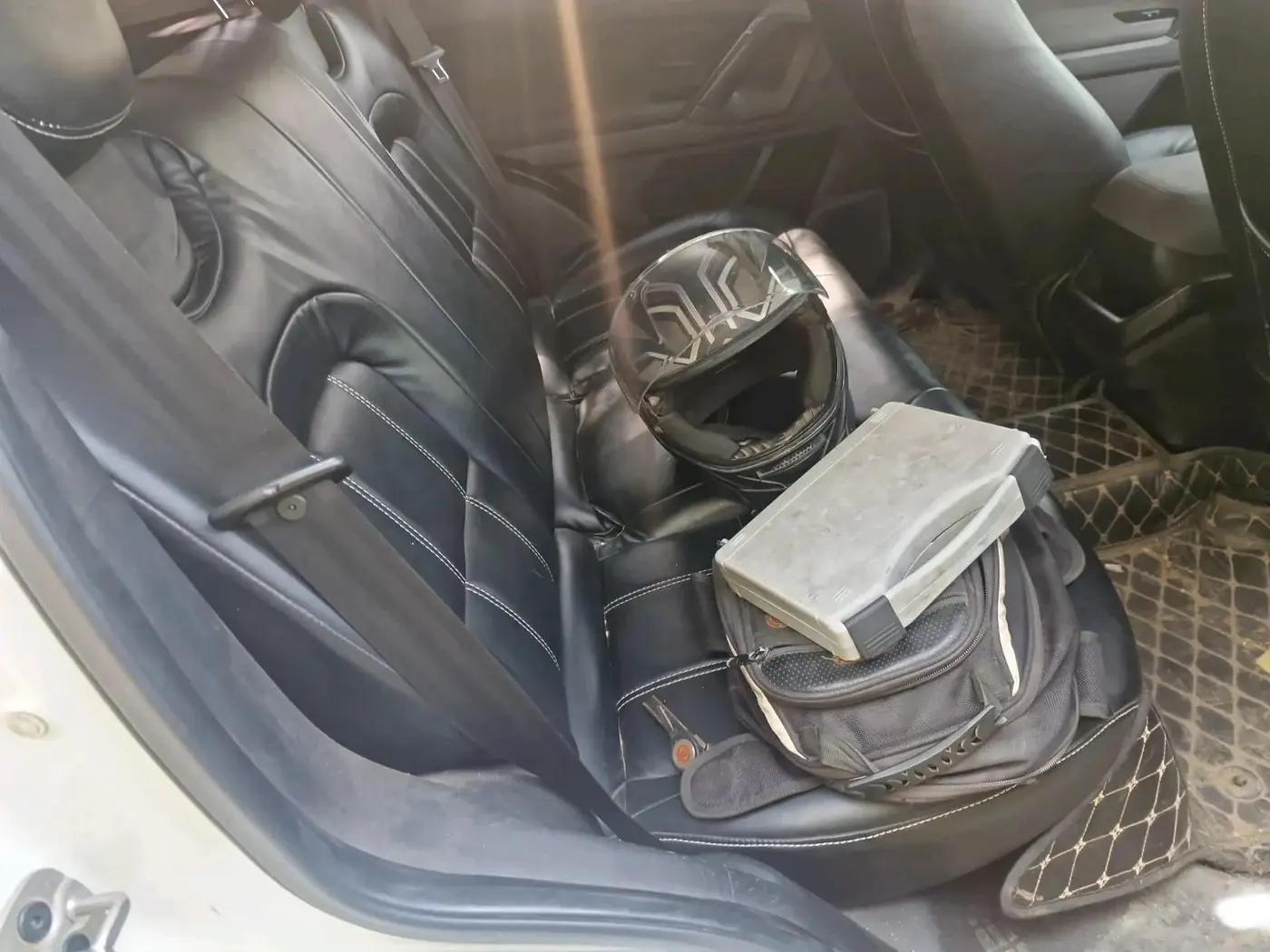 2020 Tata Harrier XE 2.0L KRYOTEC, Diesel, Manual, 43,016 km, interior