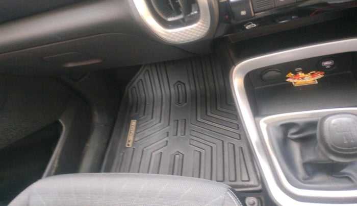 2023 KIA SONET HTK PLUS 1.0 IMT, Petrol, Manual, 19,762 km, interior