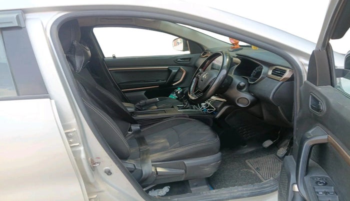 2022 Renault Kiger RXT MT, Petrol, Manual, 60,978 km, interior