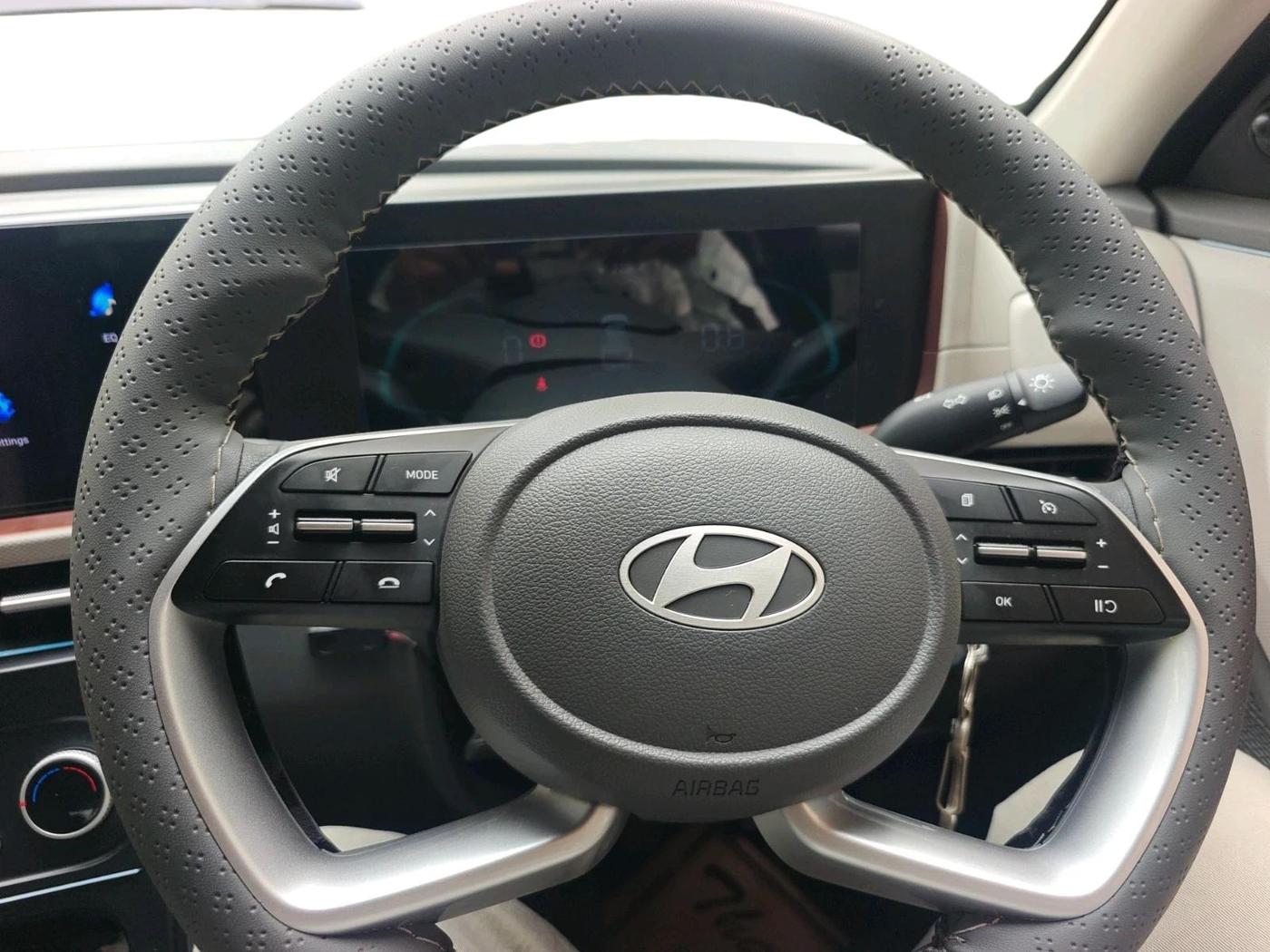 2025 Hyundai Creta E 1.5 PETROL, Petrol, Manual, 13,946 km, interior