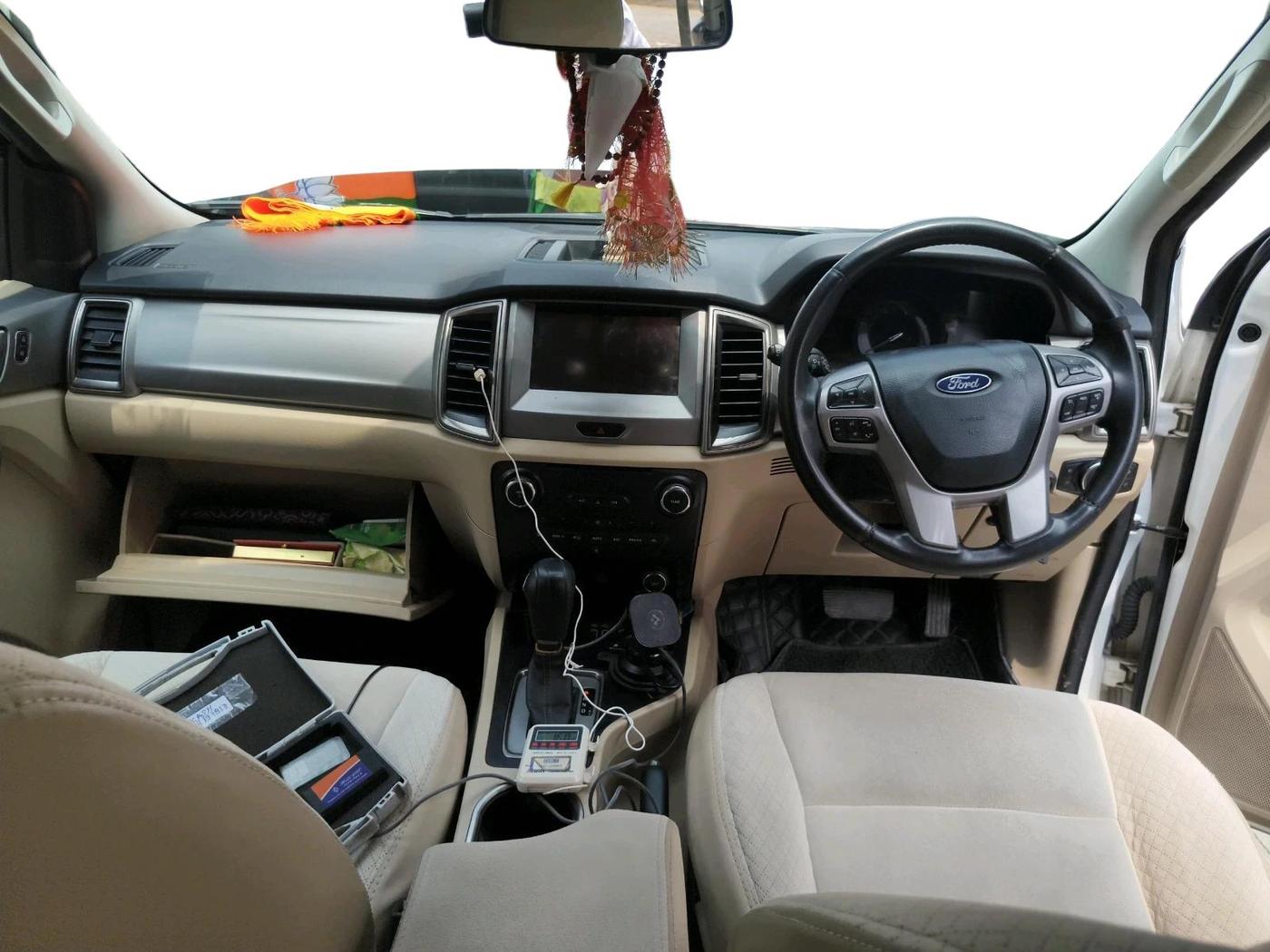 2017 Ford Endeavour TREND 2.2 4X2 AT, Diesel, Automatic, 1,57,876 km, interior