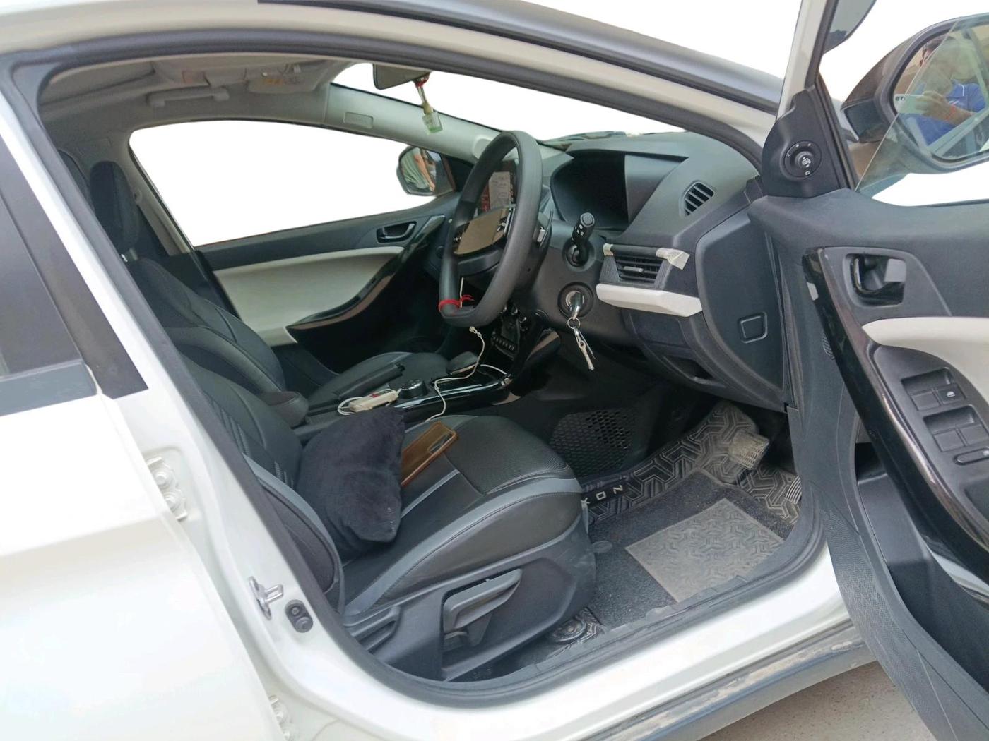 2025 Tata NEXON Pure Plus (S) 1.2 Petrol 6AMT, Petrol, Automatic, 8,776 km, interior