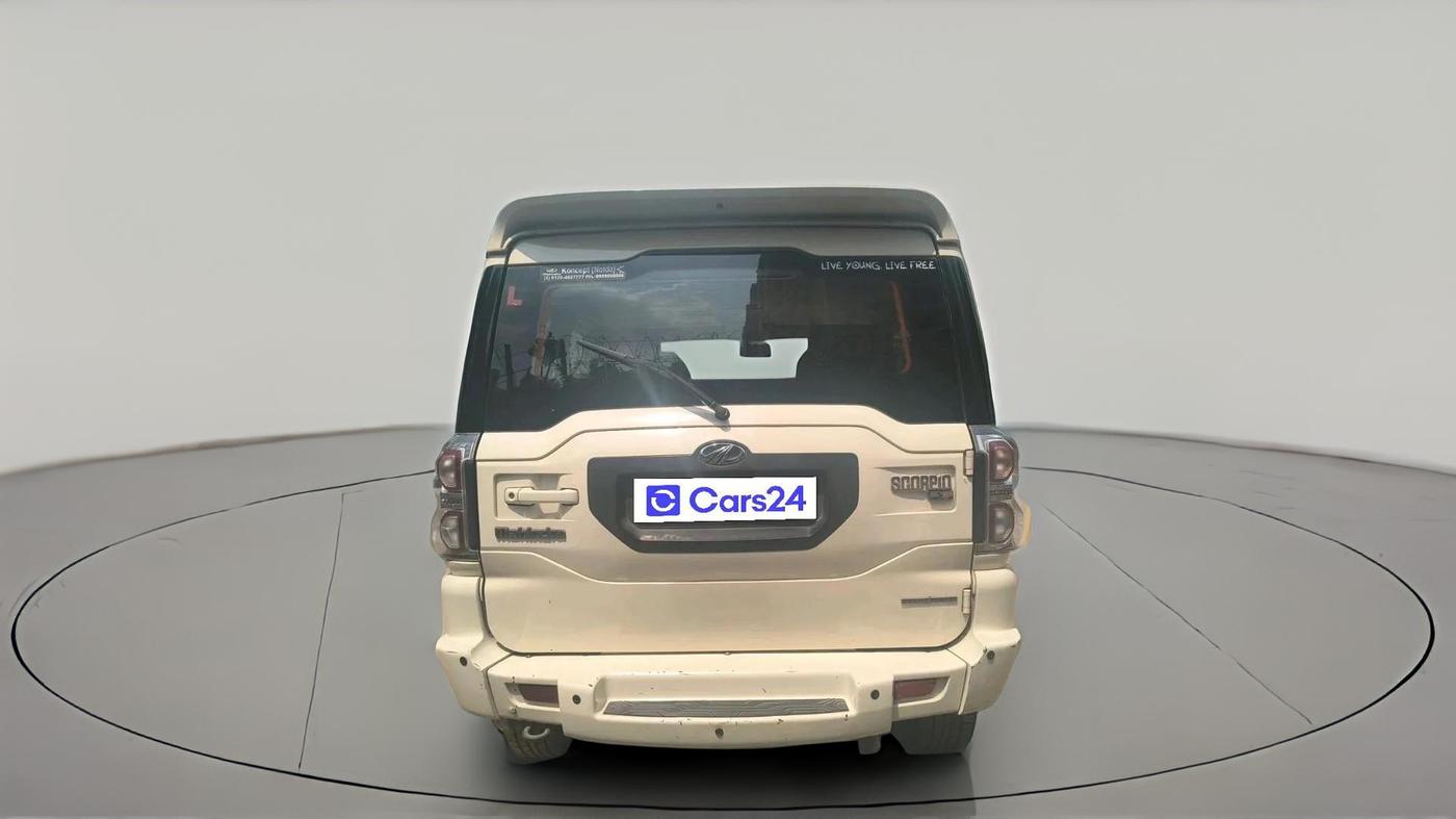 2016 Mahindra Scorpio S6 PLUS 1.99 INTELLI-HYBRID, Diesel, Manual, 74,846 km, exterior