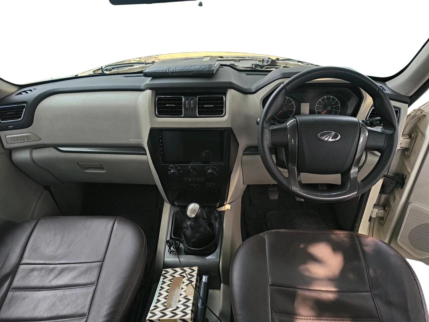 2016 Mahindra Scorpio S6 PLUS 1.99 INTELLI-HYBRID, Diesel, Manual, 74,846 km, interior