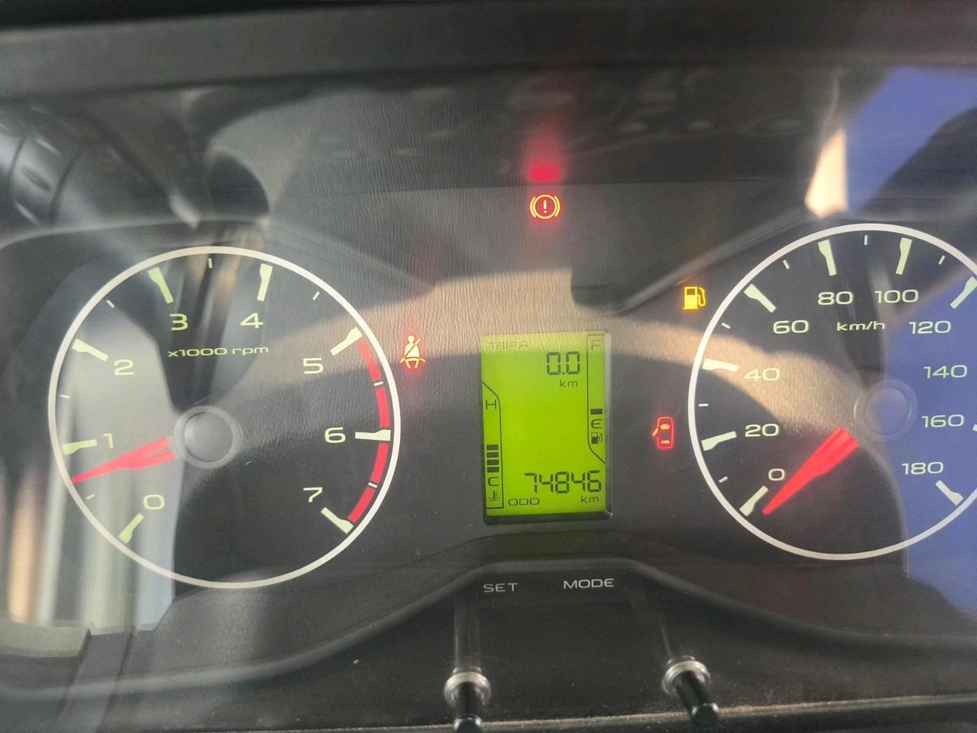 2016 Mahindra Scorpio S6 PLUS 1.99 INTELLI-HYBRID, Diesel, Manual, 74,846 km, interior