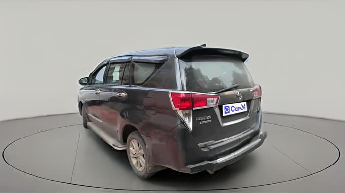 2017 Toyota Innova Crysta 2.4 G 7 STR, Diesel, Manual, 2,43,451 km, exterior