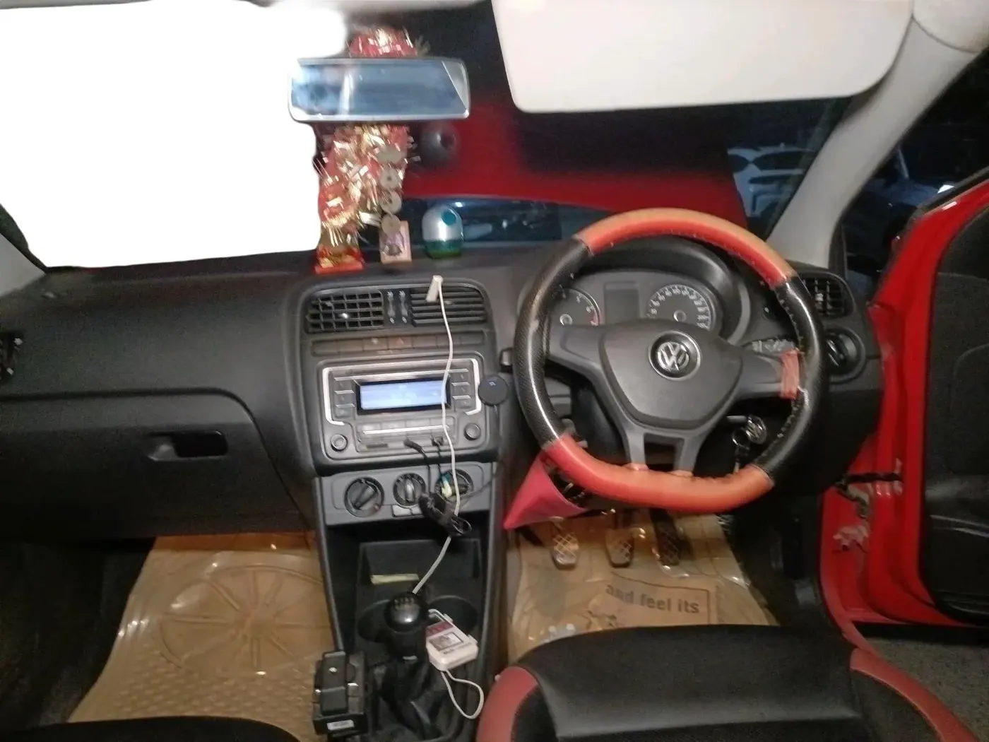 2015 Volkswagen Polo COMFORTLINE 1.2L, Petrol, Manual, 94,310 km, interior