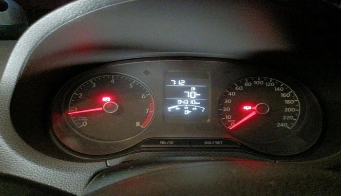 2015 Volkswagen Polo COMFORTLINE 1.2L, Petrol, Manual, 94,310 km, interior