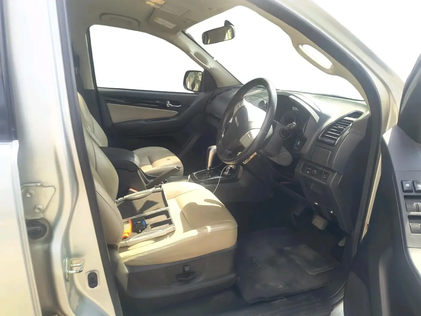2018 ISUZU MU-X 4x2 AT, Diesel, Automatic, 1,04,915 km, interior