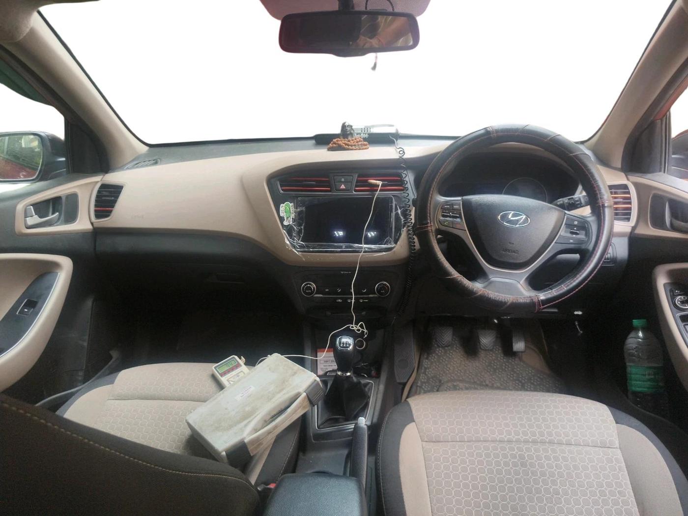2017 Hyundai Elite i20 ASTA 1.2 (O), Petrol, Manual, 1,26,542 km, interior