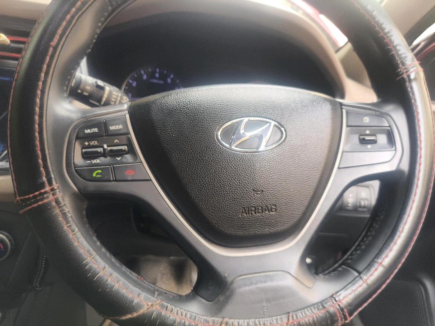 2017 Hyundai Elite i20 ASTA 1.2 (O), Petrol, Manual, 1,26,542 km, interior