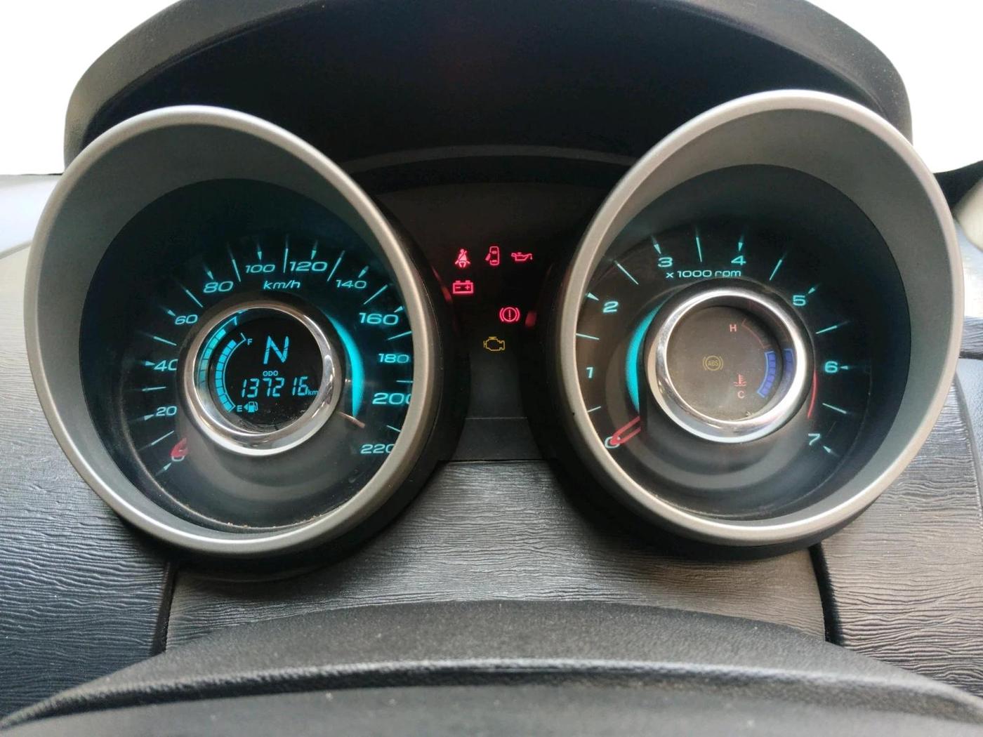 2017 Mahindra XUV500 W6 1.99, Diesel, Manual, 1,37,216 km, interior