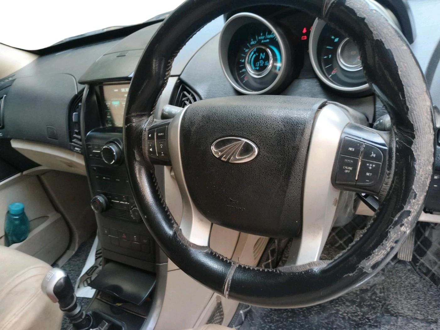 2017 Mahindra XUV500 W6 1.99, Diesel, Manual, 1,37,216 km, interior
