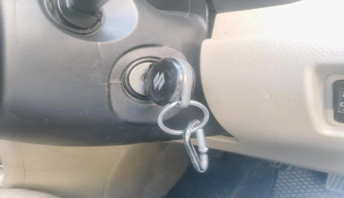 2015 Maruti Swift Dzire LXI, CNG, Manual, 93,045 km, interior