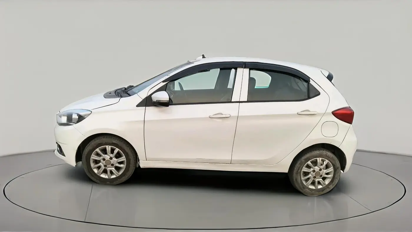 2018 Tata Tiago XZ PETROL, Petrol, Manual, 86,727 km, exterior