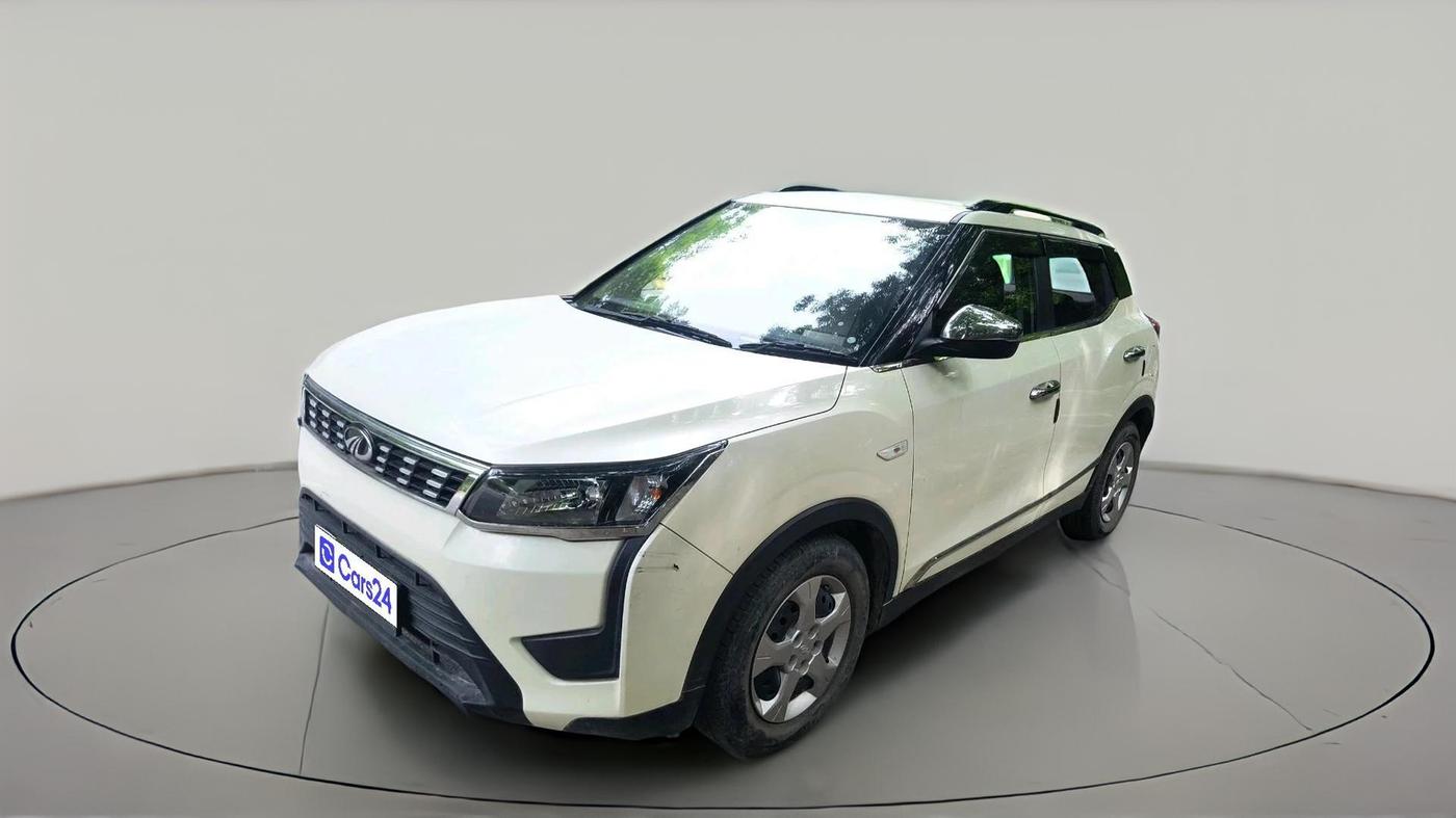 2022 Mahindra XUV300 W6 1.2 PETROL, Petrol, Manual, 33,481 km, exterior