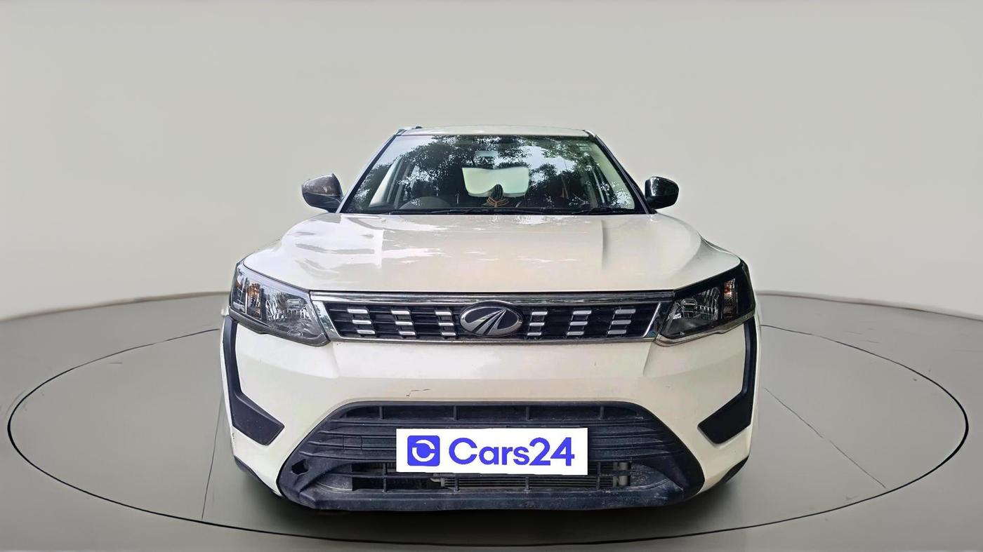 2022 Mahindra XUV300 W6 1.2 PETROL, Petrol, Manual, 33,481 km, exterior