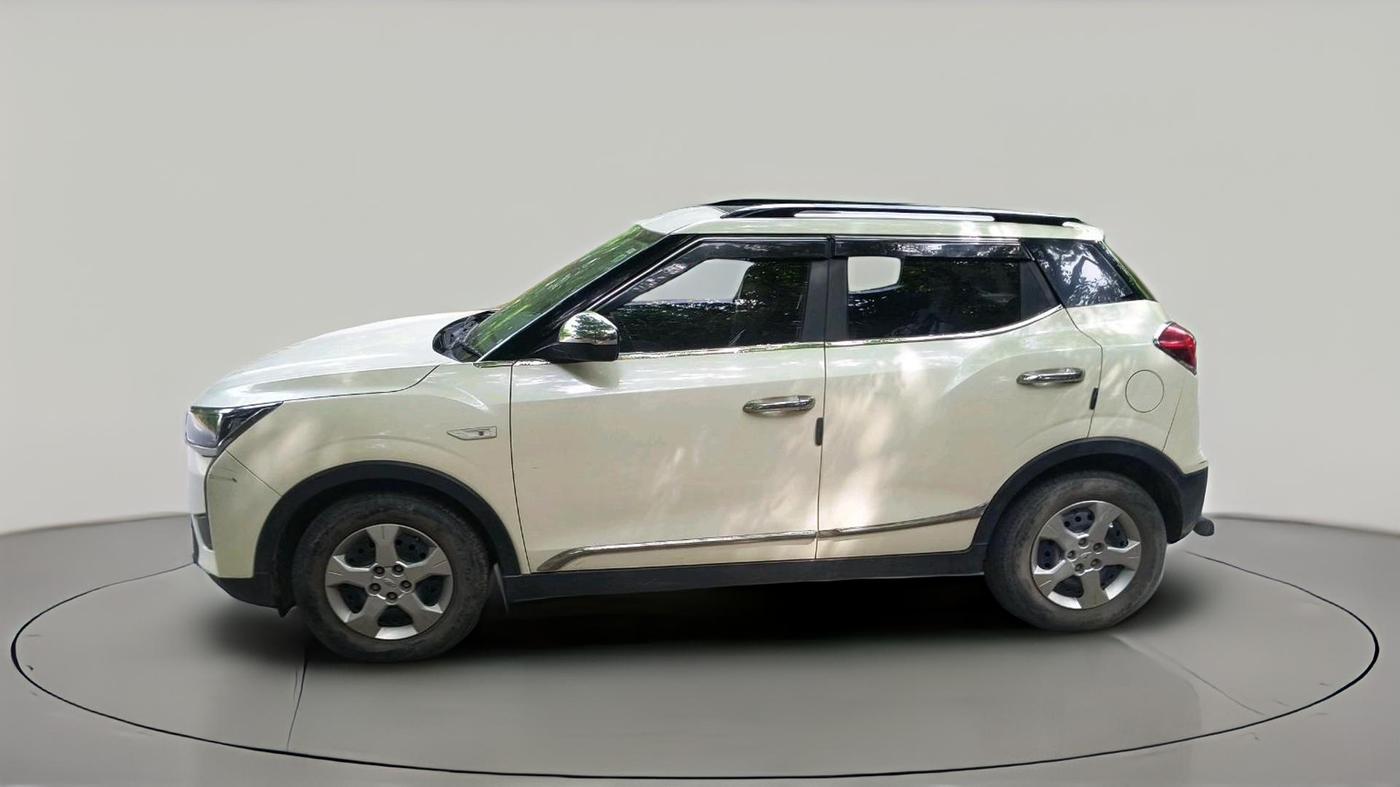2022 Mahindra XUV300 W6 1.2 PETROL, Petrol, Manual, 33,481 km, exterior