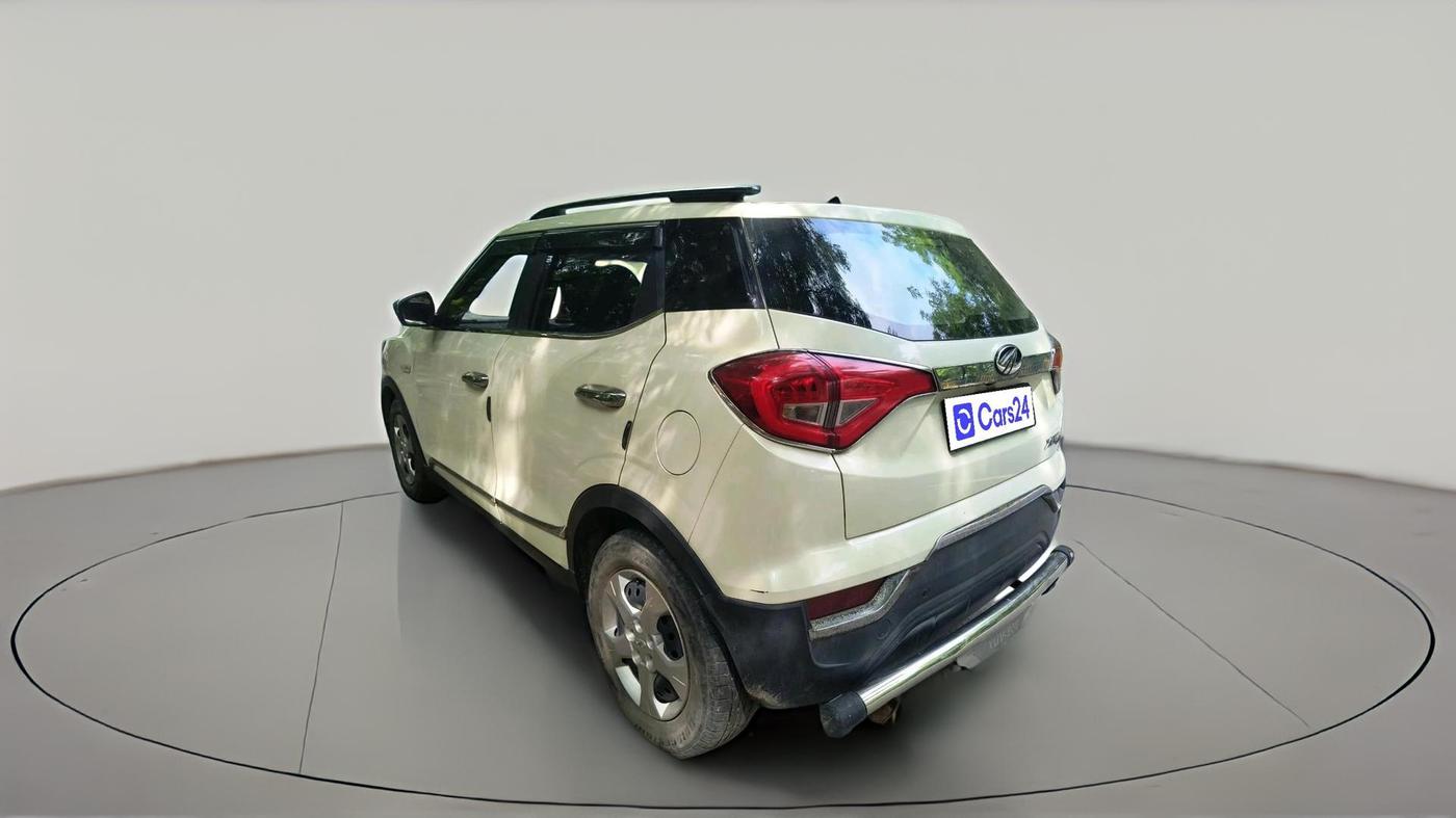 2022 Mahindra XUV300 W6 1.2 PETROL, Petrol, Manual, 33,481 km, exterior
