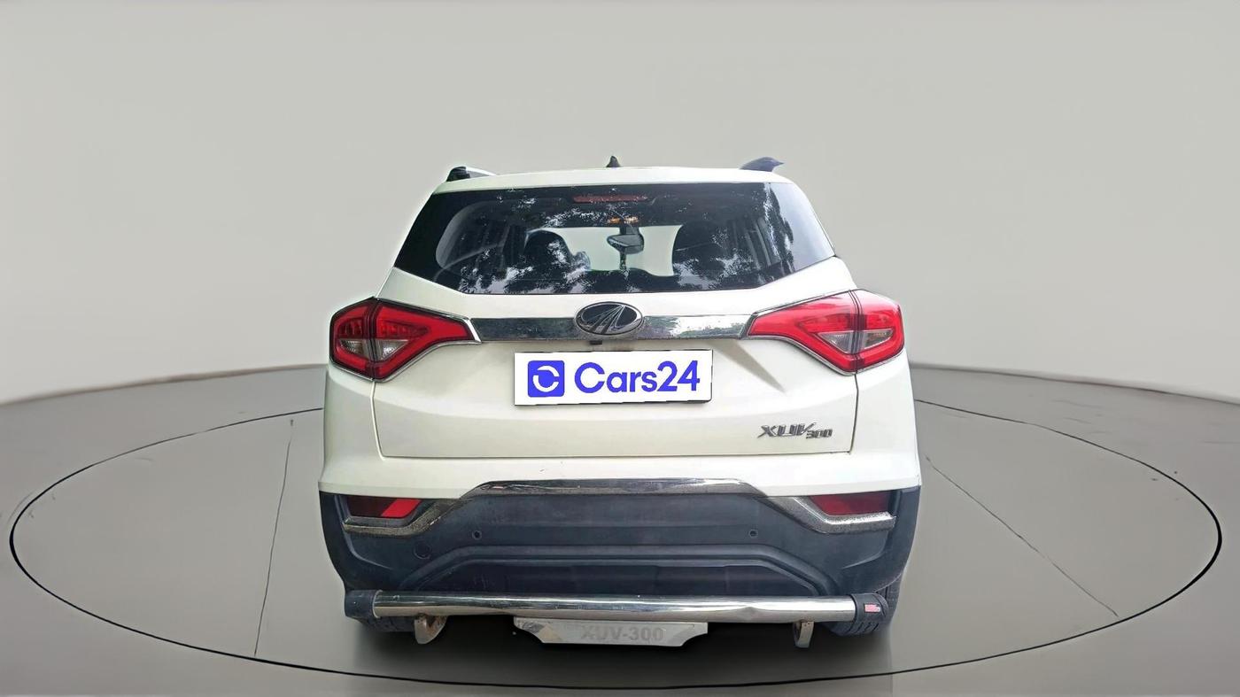 2022 Mahindra XUV300 W6 1.2 PETROL, Petrol, Manual, 33,481 km, exterior