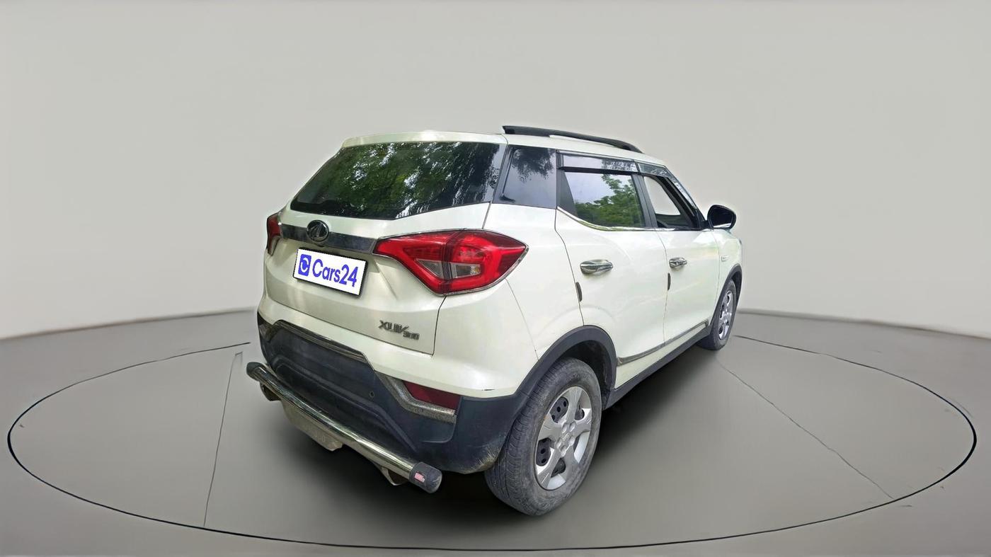 2022 Mahindra XUV300 W6 1.2 PETROL, Petrol, Manual, 33,481 km, exterior