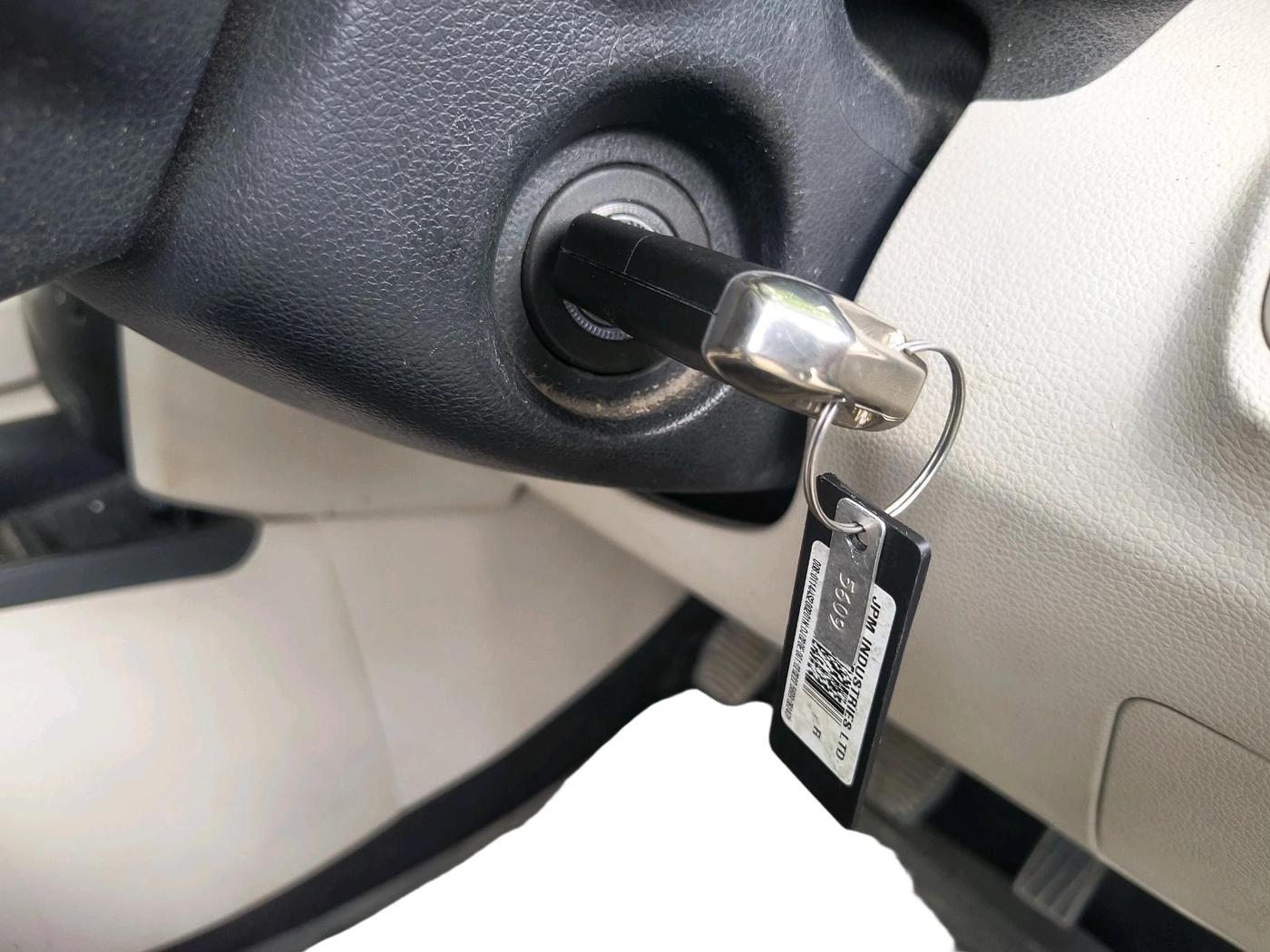 2022 Mahindra XUV300 W6 1.2 PETROL, Petrol, Manual, 33,481 km, interior