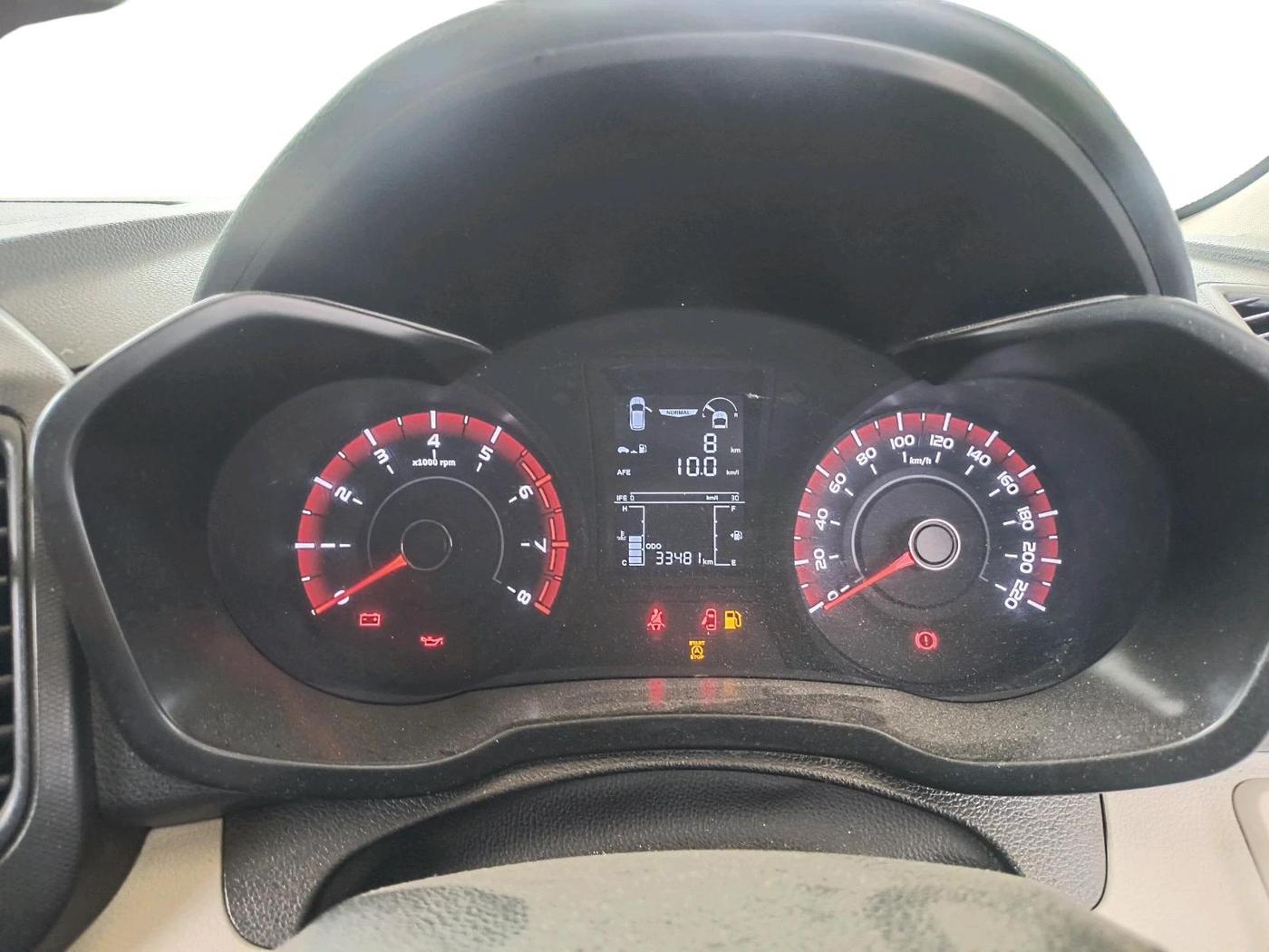 2022 Mahindra XUV300 W6 1.2 PETROL, Petrol, Manual, 33,481 km, interior