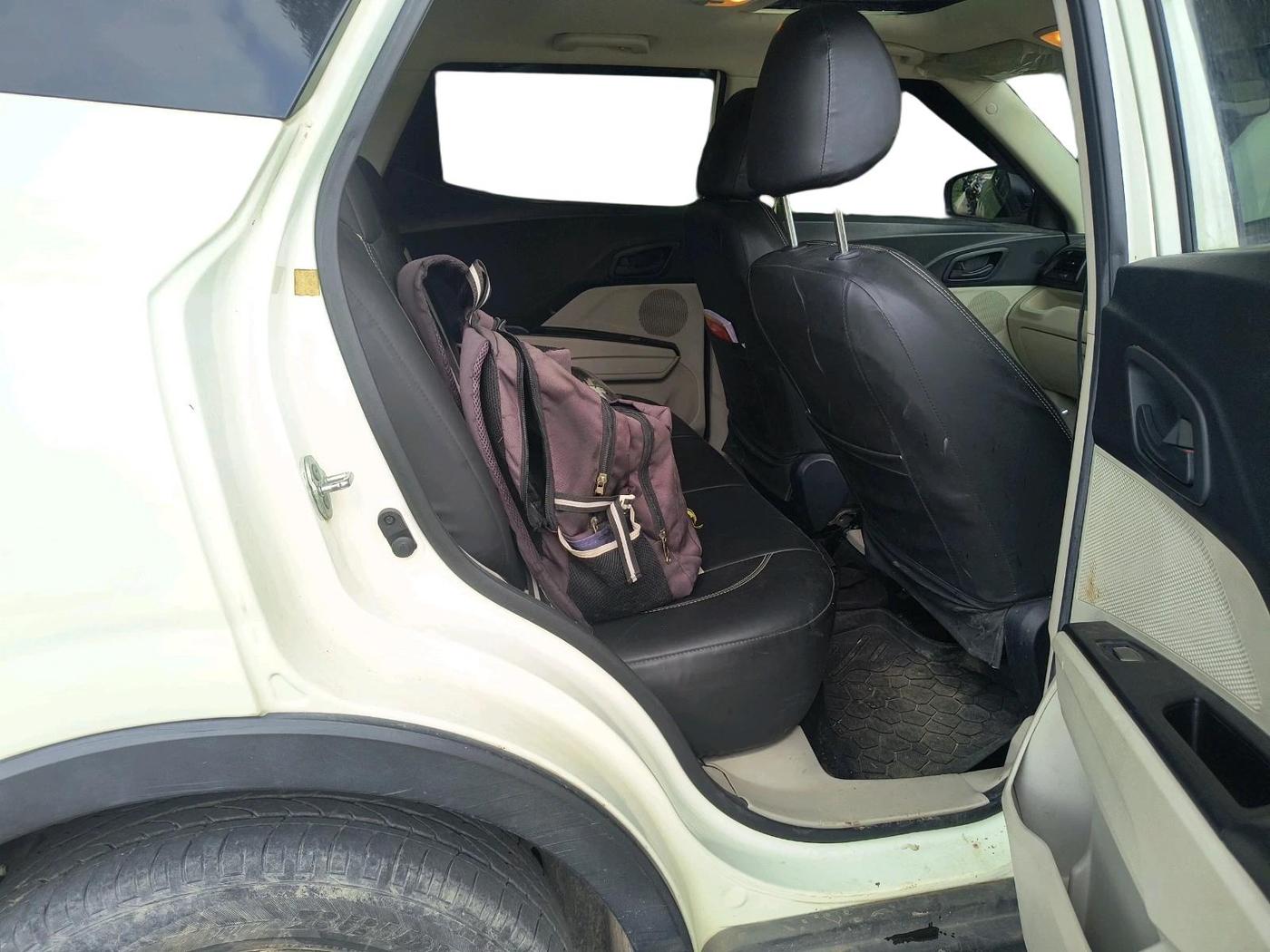 2022 Mahindra XUV300 W6 1.2 PETROL, Petrol, Manual, 33,481 km, interior