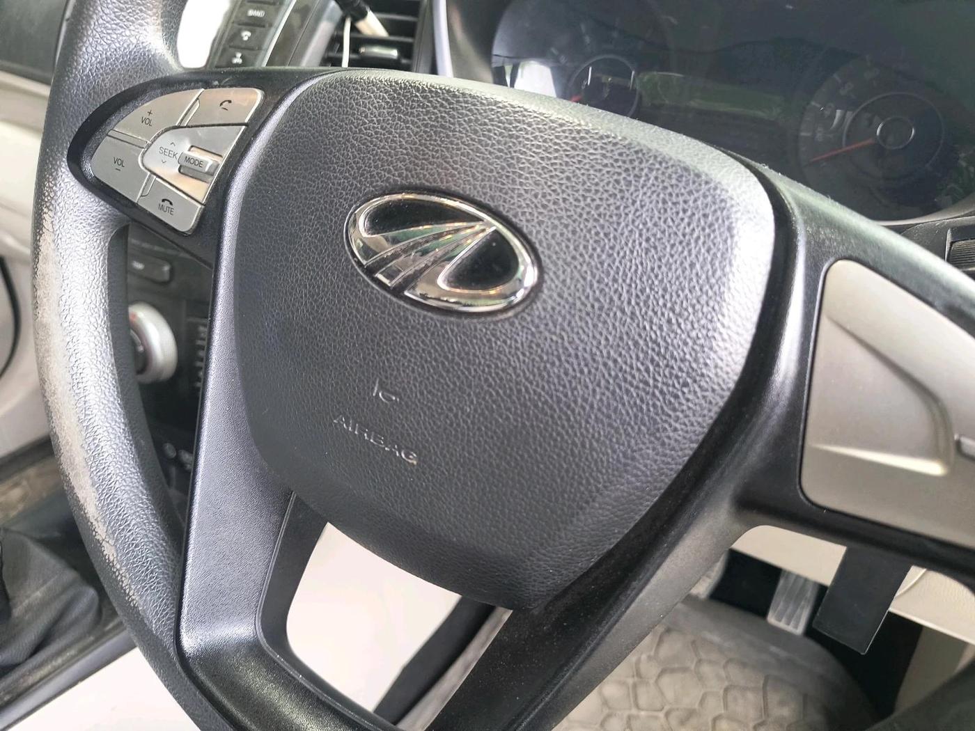 2022 Mahindra XUV300 W6 1.2 PETROL, Petrol, Manual, 33,481 km, interior