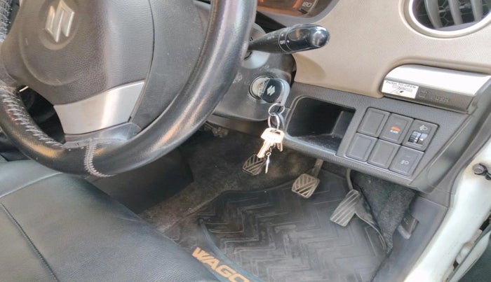 2013 Maruti Wagon R 1.0 VXI, Petrol, Manual, 62,633 km, interior