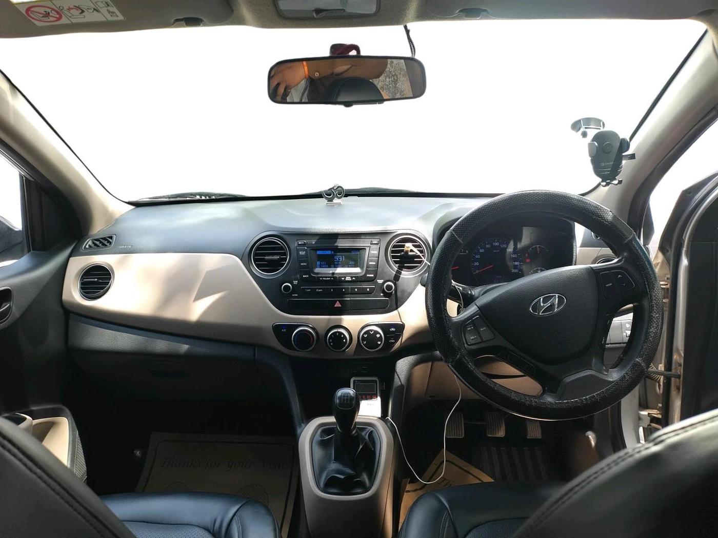 2017 Hyundai Xcent E+, Petrol, Manual, 1,18,682 km, interior