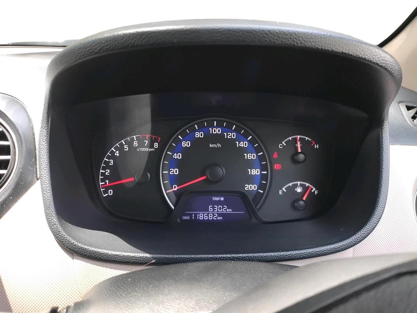 2017 Hyundai Xcent E+, Petrol, Manual, 1,18,682 km, interior