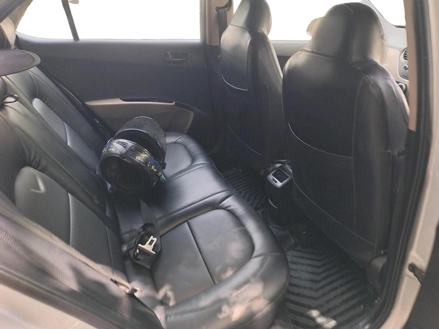 2017 Hyundai Xcent E+, Petrol, Manual, 1,18,682 km, interior