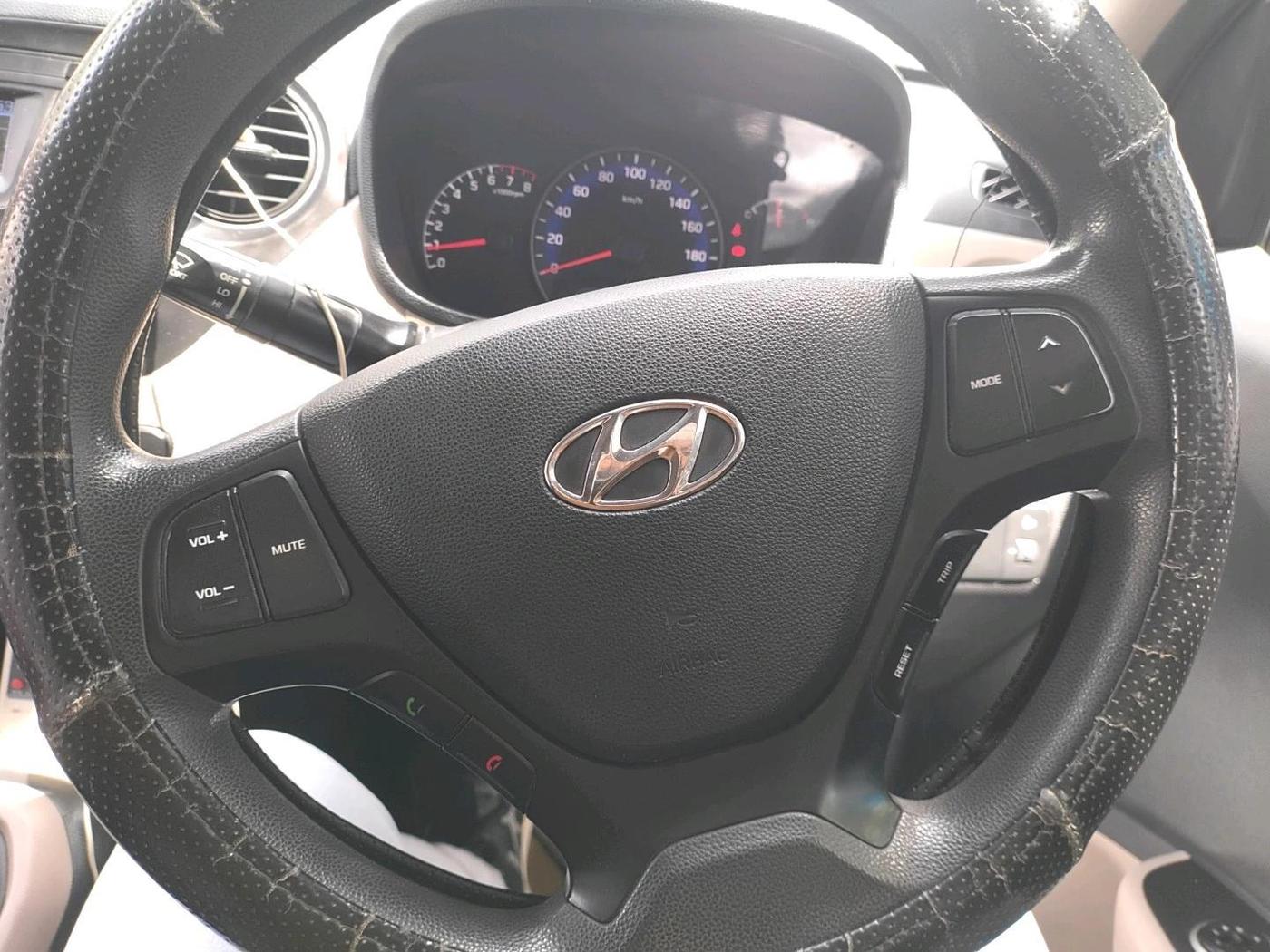2017 Hyundai Xcent E+, Petrol, Manual, 1,18,682 km, interior