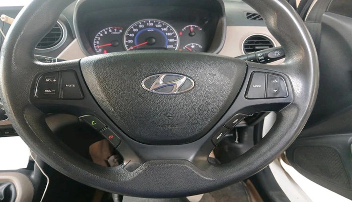 2017 Hyundai Grand i10 SPORTZ 1.2 KAPPA VTVT, Petrol, Manual, 1,08,891 km, interior