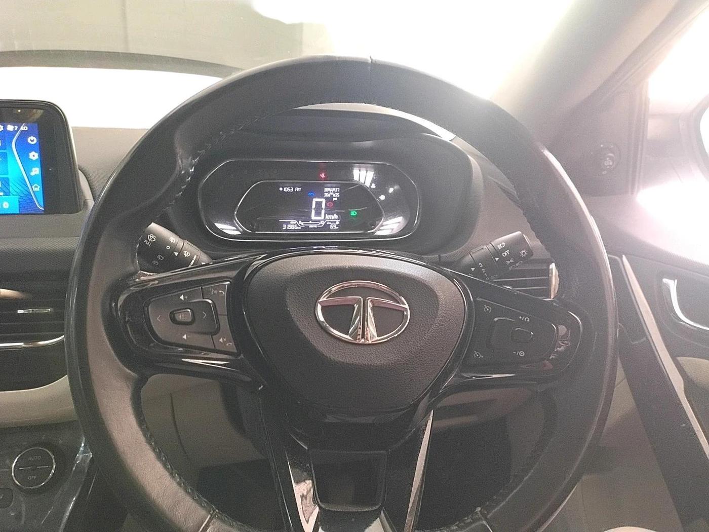 2022 Tata NEXON XZ PLUS (HS) PETROL, CNG, Manual, 31,987 km, interior