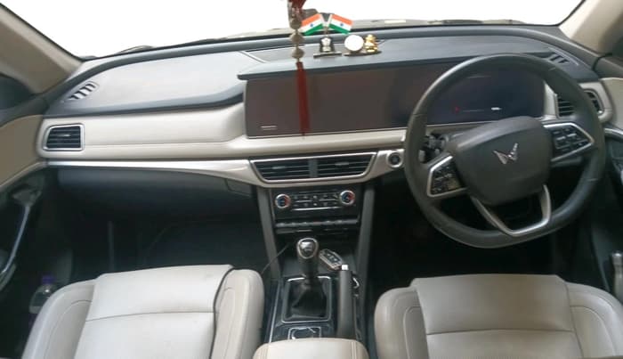 2023 Mahindra XUV700 AX 7 P MT 7 STR, Petrol, Manual, 81,036 km, interior