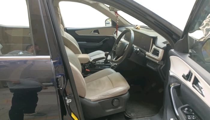 2023 Mahindra XUV700 AX 7 P MT 7 STR, Petrol, Manual, 81,036 km, interior