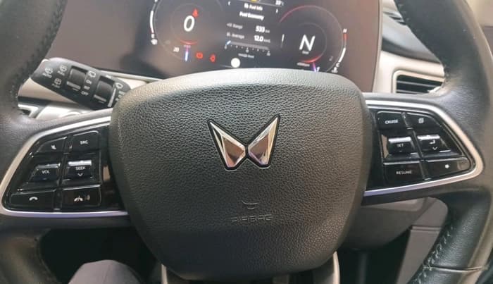 2023 Mahindra XUV700 AX 7 P MT 7 STR, Petrol, Manual, 81,036 km, interior