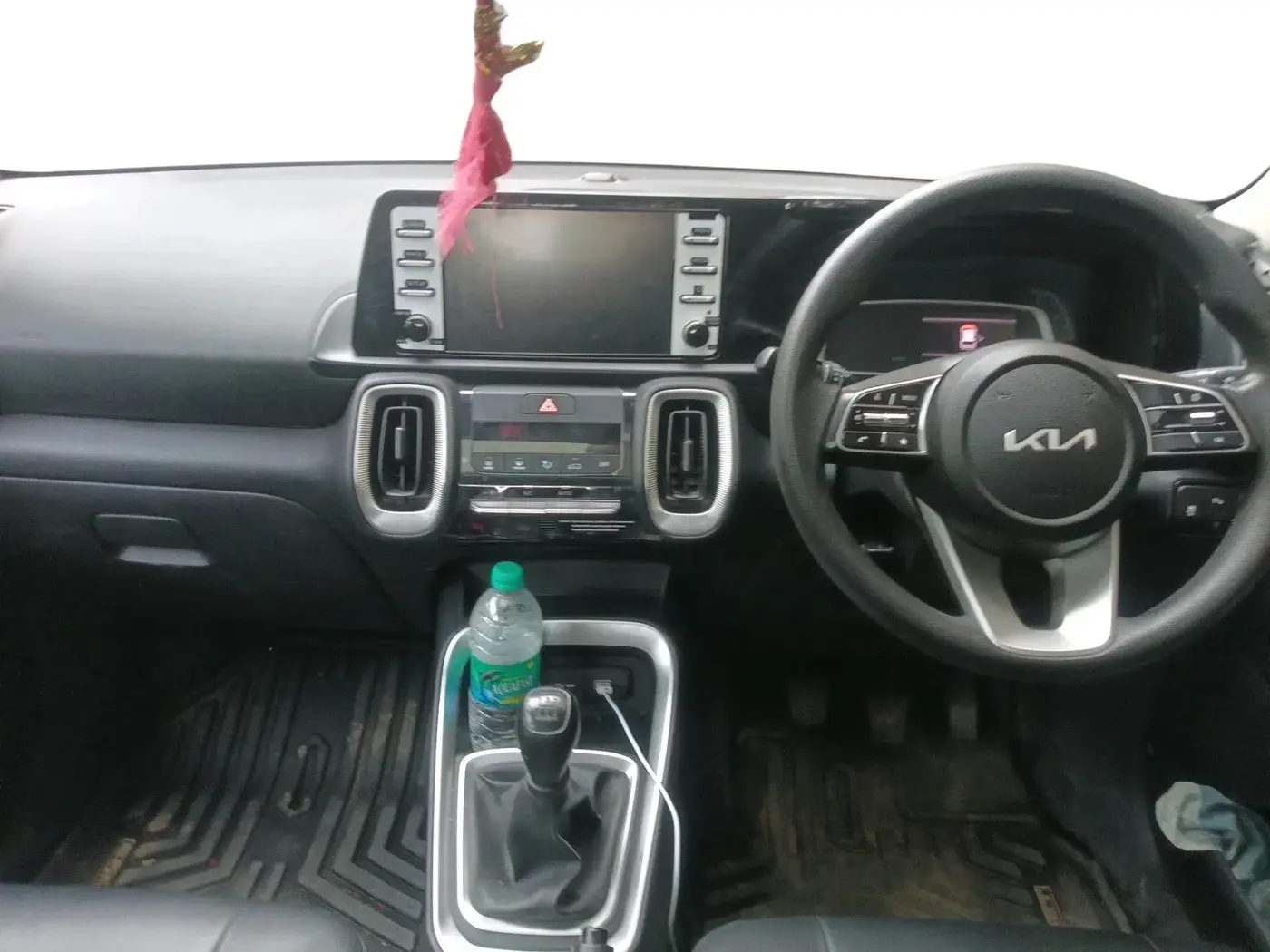 2024 KIA SONET HTK (O) 1.2 Petrol MT, Petrol, Manual, 23,686 km, interior