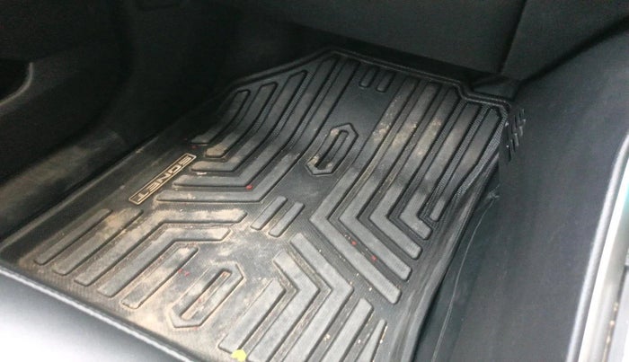 2024 KIA SONET HTK (O) 1.2 Petrol MT, Petrol, Manual, 23,686 km, interior