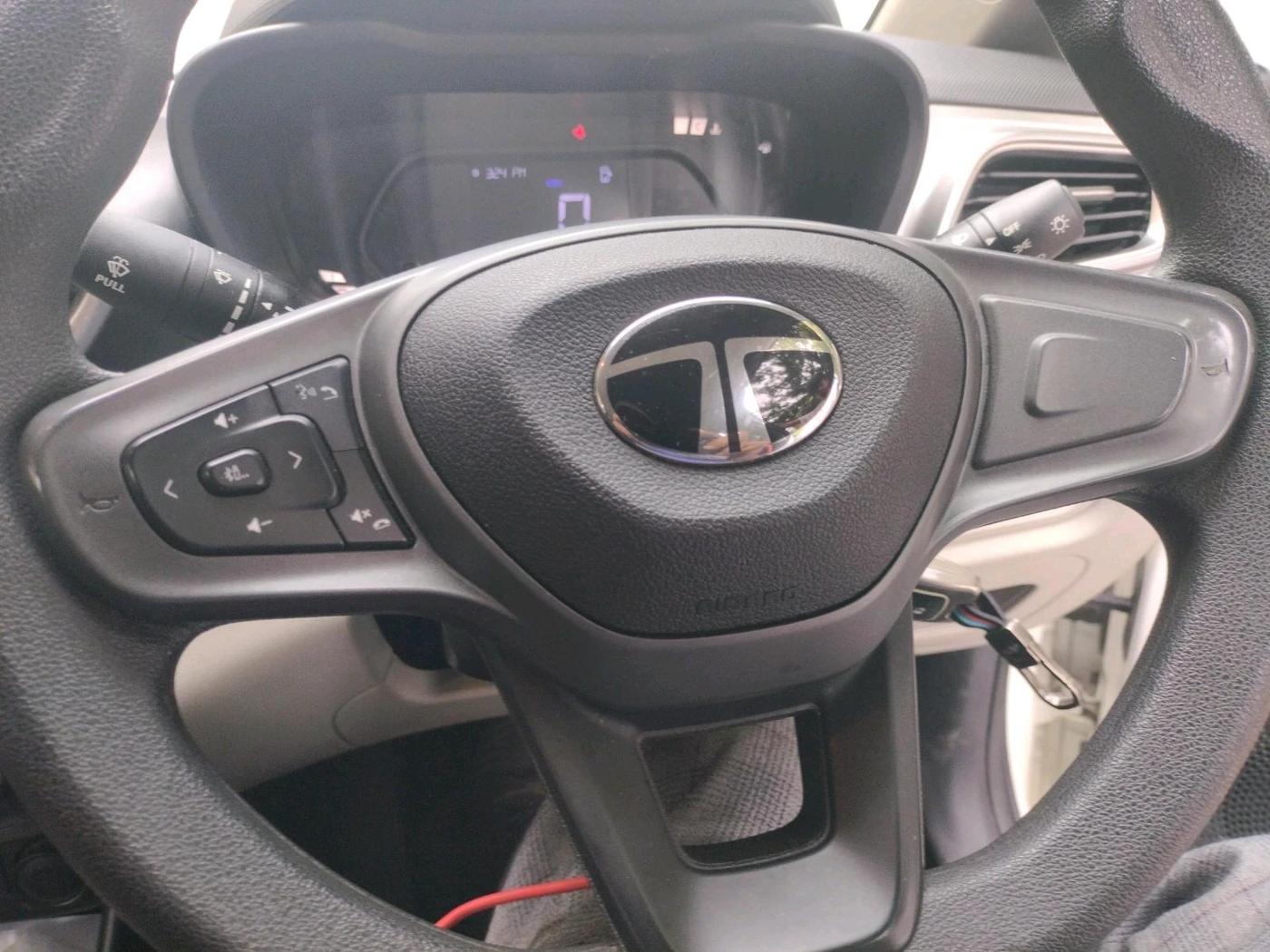 2025 Tata ALTROZ XM PETROL, Petrol, Manual, 20,860 km, interior